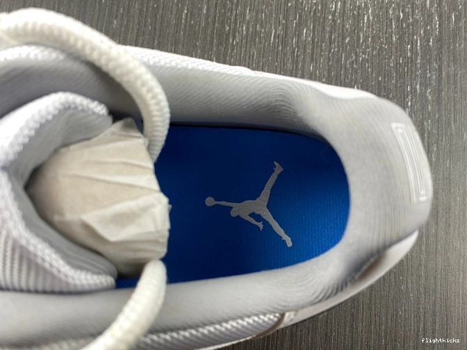 Jordan Cement Air Low 11 AV2187-140 Grey 0909
